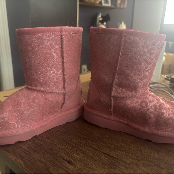 Girls UGGs - Toddler size 9 - Picture 3 of 7